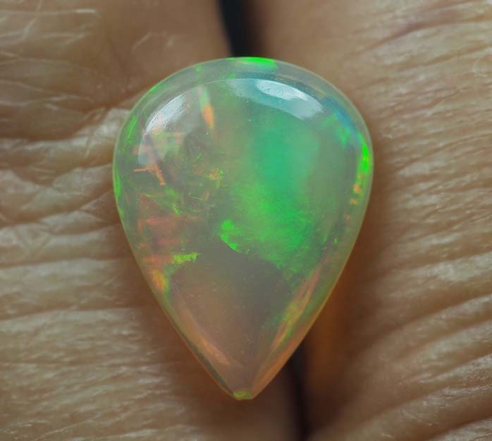โอปอหลากสี (Multi Opal) 1.65 กะรัตทรงหยดน้ำ