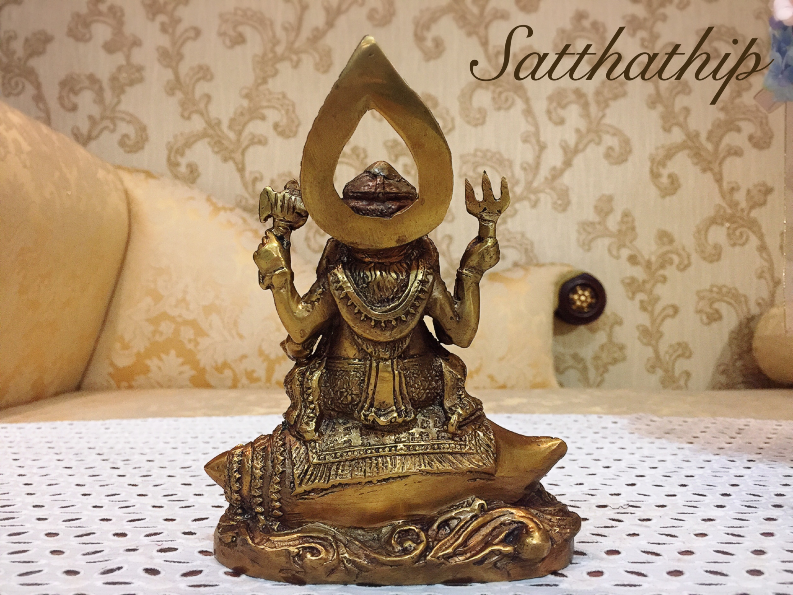 พระพิฆเณศ ปางสัมปทายะคเณศ ประทับหอยสังข์ (ทองเหลือง) - Ganesha: Lord of Success