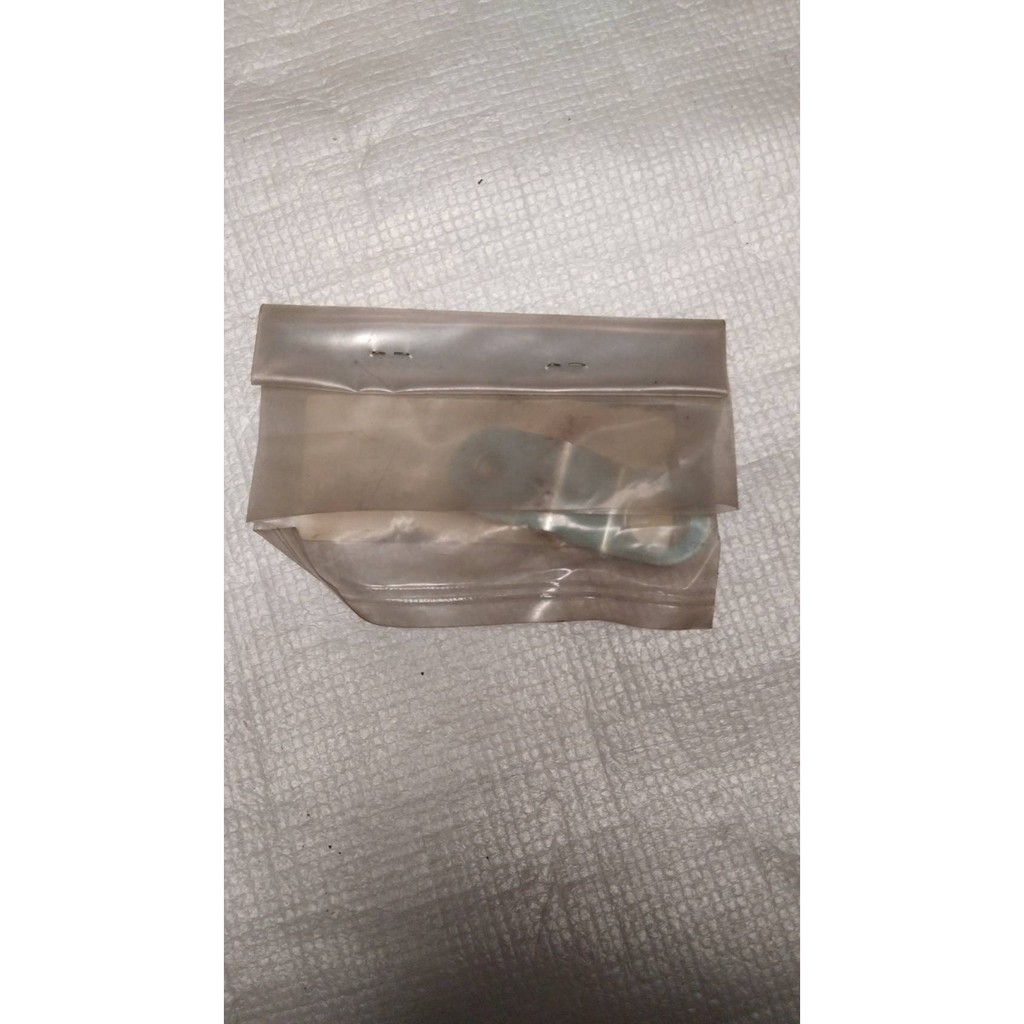 ขายึดบังลม สำหรับรุ่น RAINBOW อะไหล่แท้ YAMAHA 4YS-F8322-00