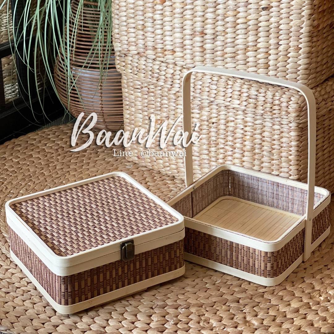 ปิ่นโตเสื่อไม้ไผ่ 2 ชั้น ทรงเหลี่ยม หูตั้ง สีน้ำตาล