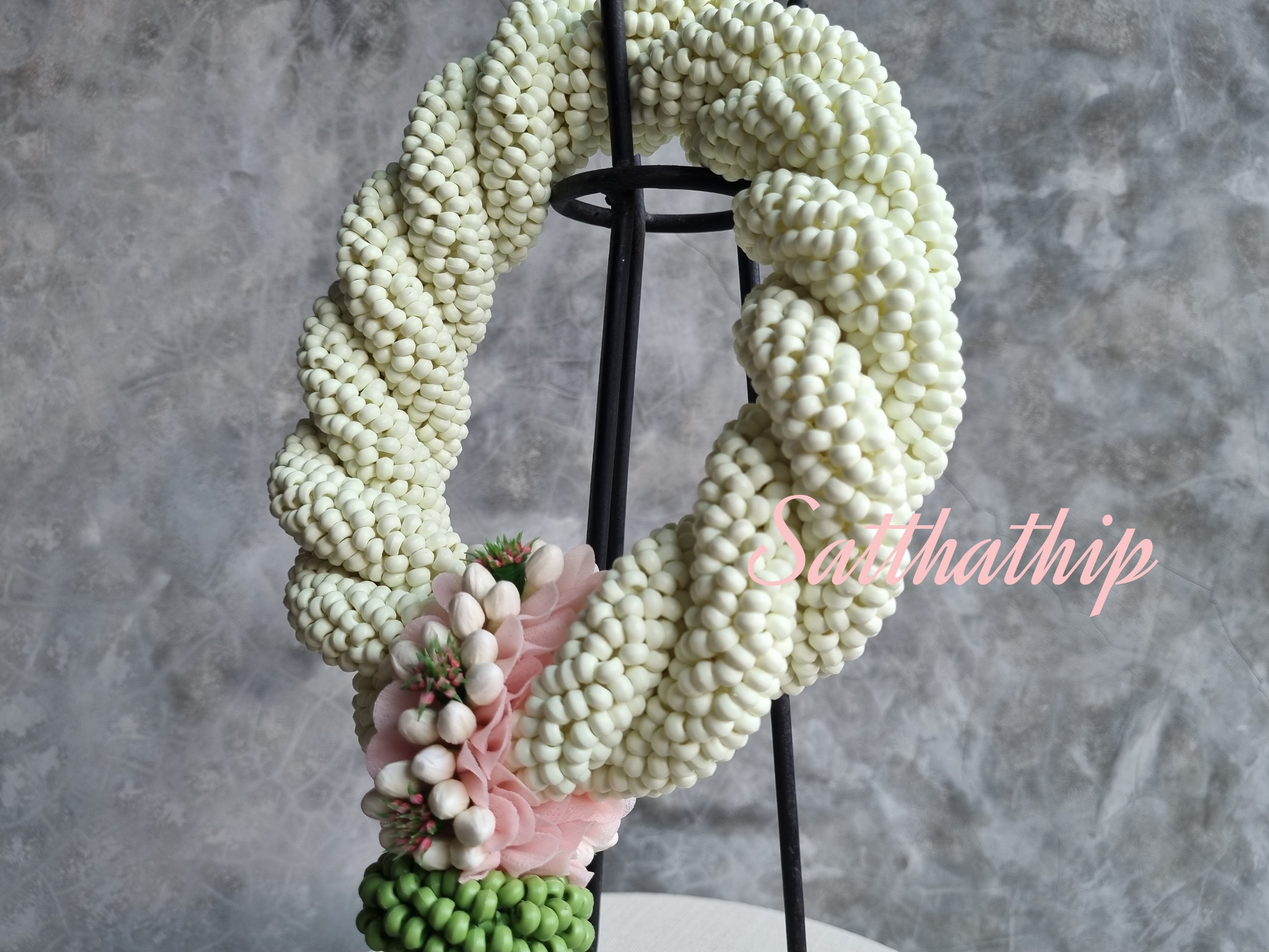 พวงมาลัยดอกรัก - พวงมาลัยดอกรักเกลียว - พวงมาลัยดอกรักเกลียวประดิษฐ์