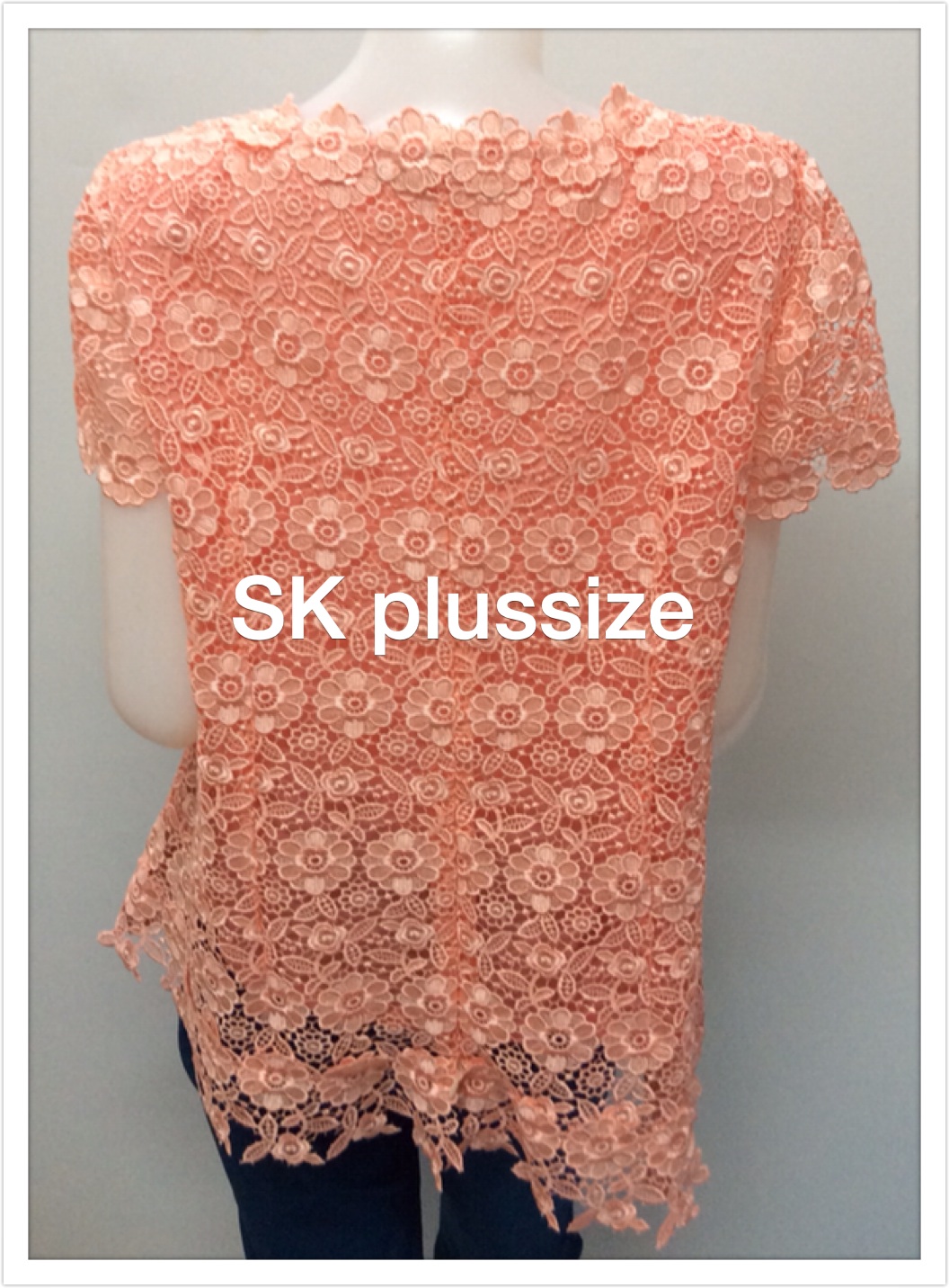 เสื้อลูกไม้ ชายเสื้อเฉียง สีส้ม รอบอก 44 นิ้ว