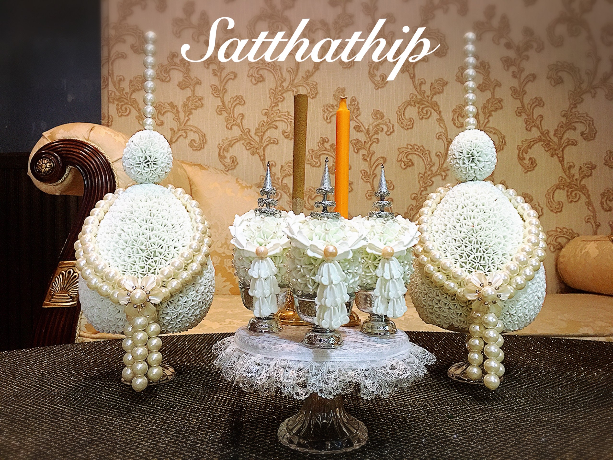 ชุดพานพุ่ม พร้อมเครื่องทองน้อย ดอกรักประดิษฐ์ (พลาสติก)