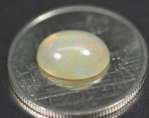 โอปอหลากสี (Multi Opal) 1.60 กะรัตสีรุ้ง