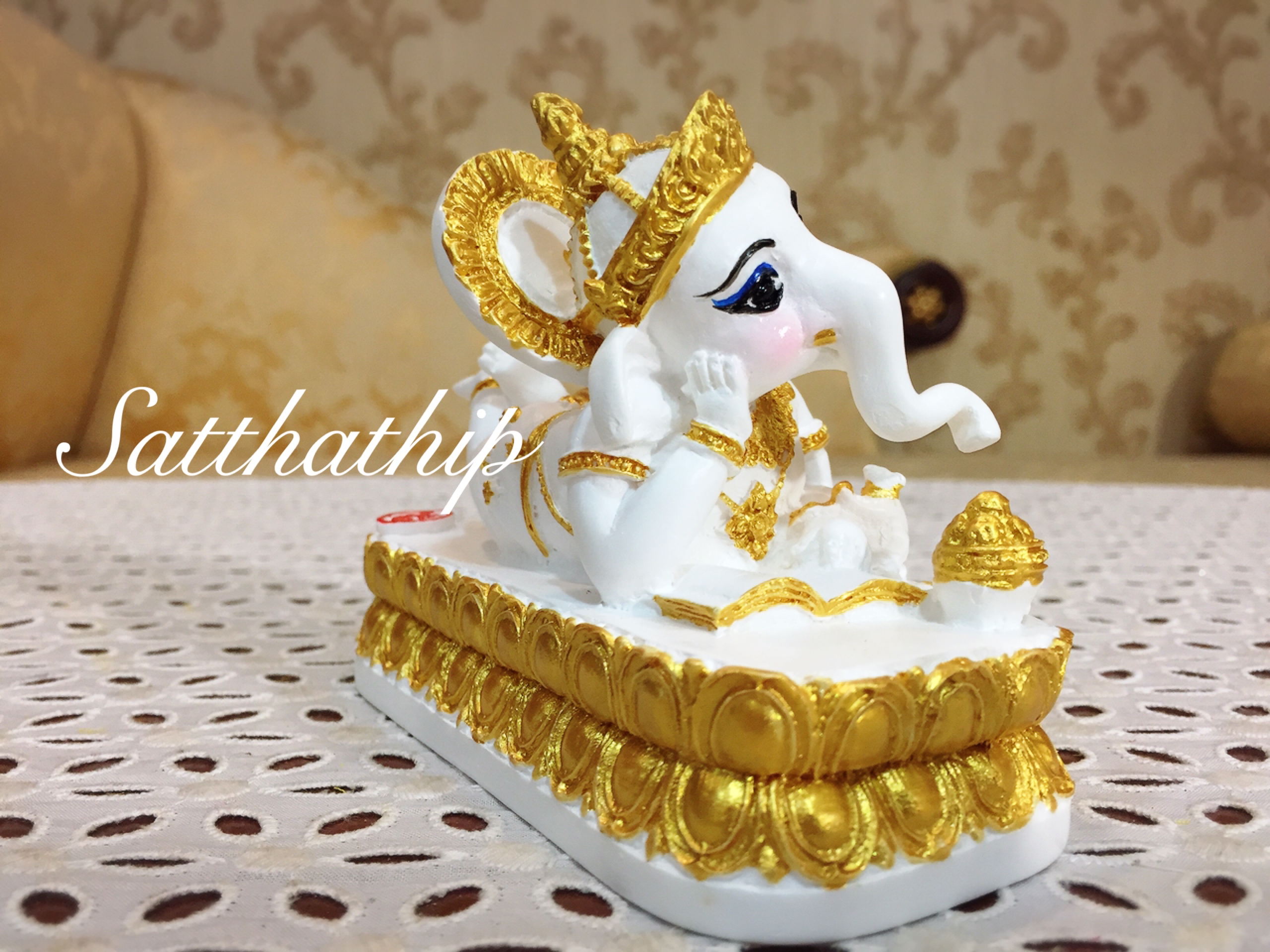 พระพิฆเนศ ปางเสวยสุข (เซรามิก) - Ganesha: Lord of Success