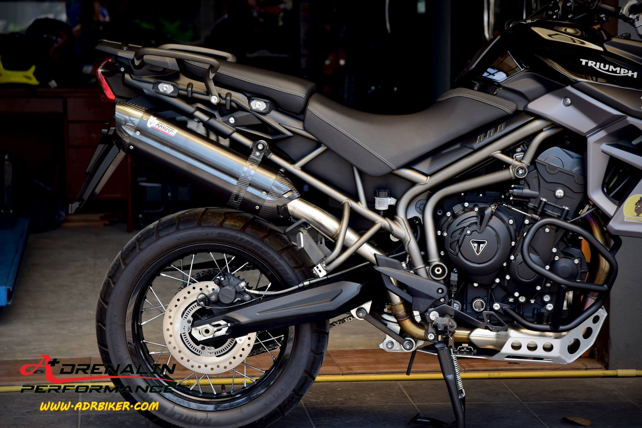 ท่อ MIVV Suono Black Steel Slip-on สำหรับ Triumph Tiger800/800XC (For Exhibition only)