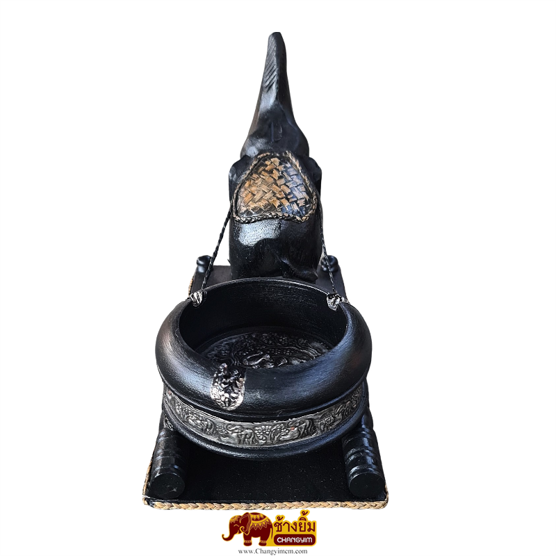 ช้างชูงวงลากที่เขี่ยบุหรี่ ( มีฐาน )