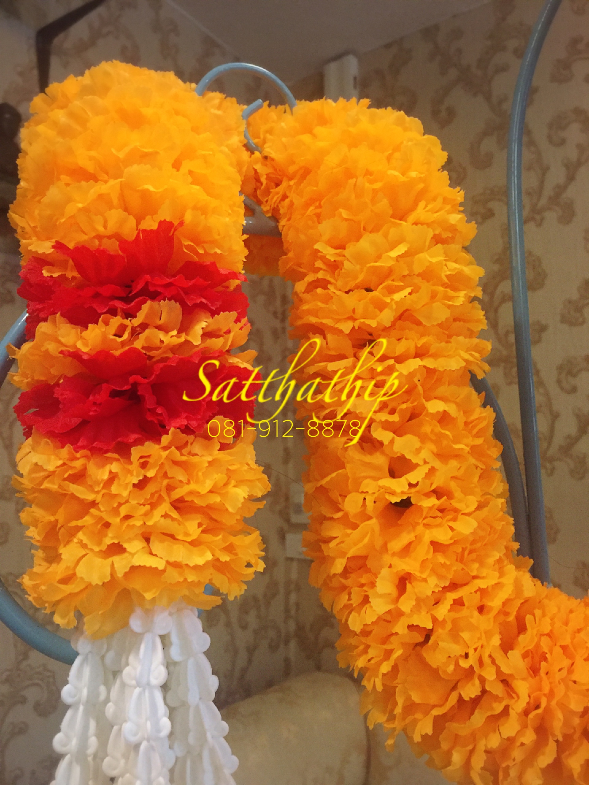 พวงมาลัยผ้าสองชาย [แบบตัดก้านดอกร้อยแน่น 450 บาท/เมตร]