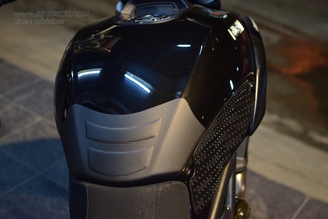 Carbonworld กันรอยถังคาร์บอน (Tank cover carbon) สำหรับ Diavel