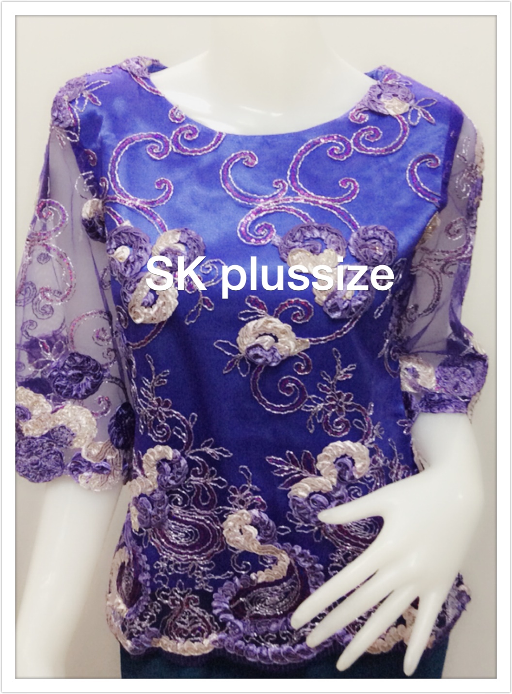 เสื้อลูกไม้บุหงา คอปาด แขน 3 ส่วน สีม่วง รอบอก 36 นิ้ว