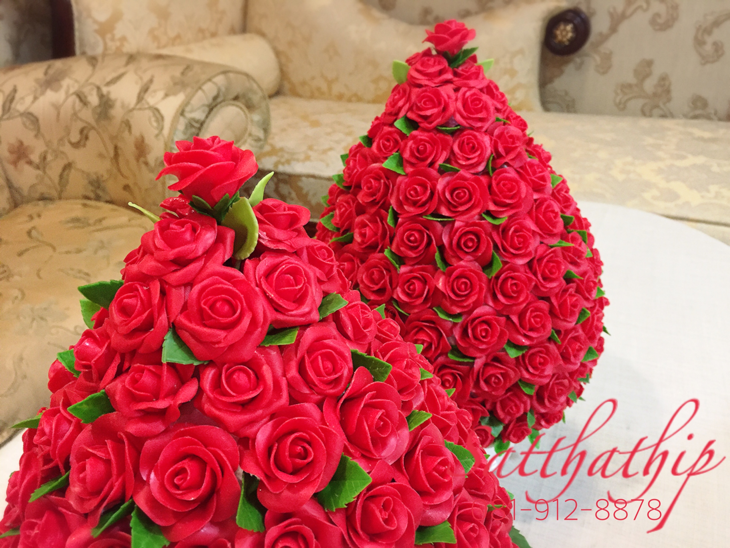 พานพุ่มดอกกุหลาบ ประดิษฐ์จากดิน [9 นิ้ว 7,600 บาท/คู่]