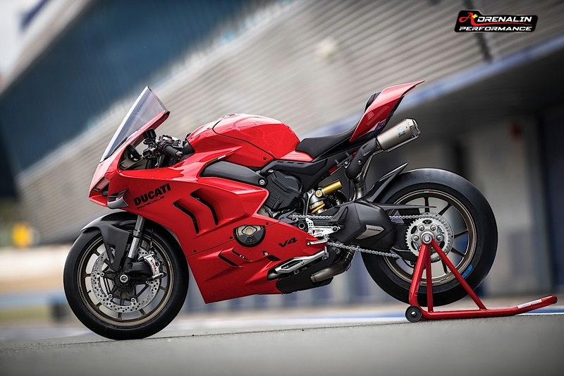 ท่อฟูล Akrapovic แบบปลายคู่ ออกบนสำหรับ V4 2022+ (For Exhibition only)