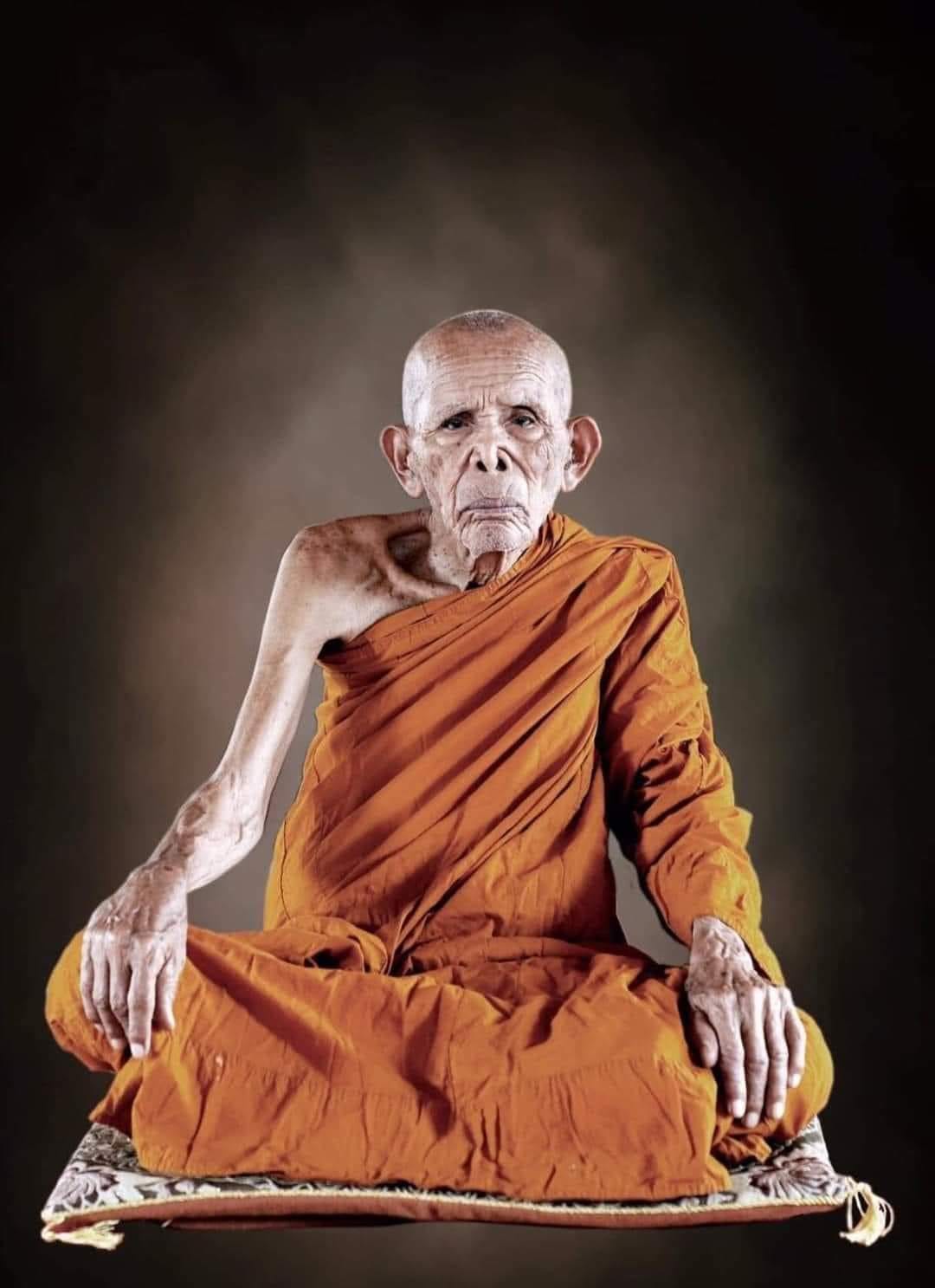 เหรียญเจริญพร 8 รอบ(1) พ่อท่านบุญให้ ปทุโม วัดท่าม่วง นครศรีธรรมราช เนื้อนวะ ตอกโค๊ท 9 รอบ ปี 2567