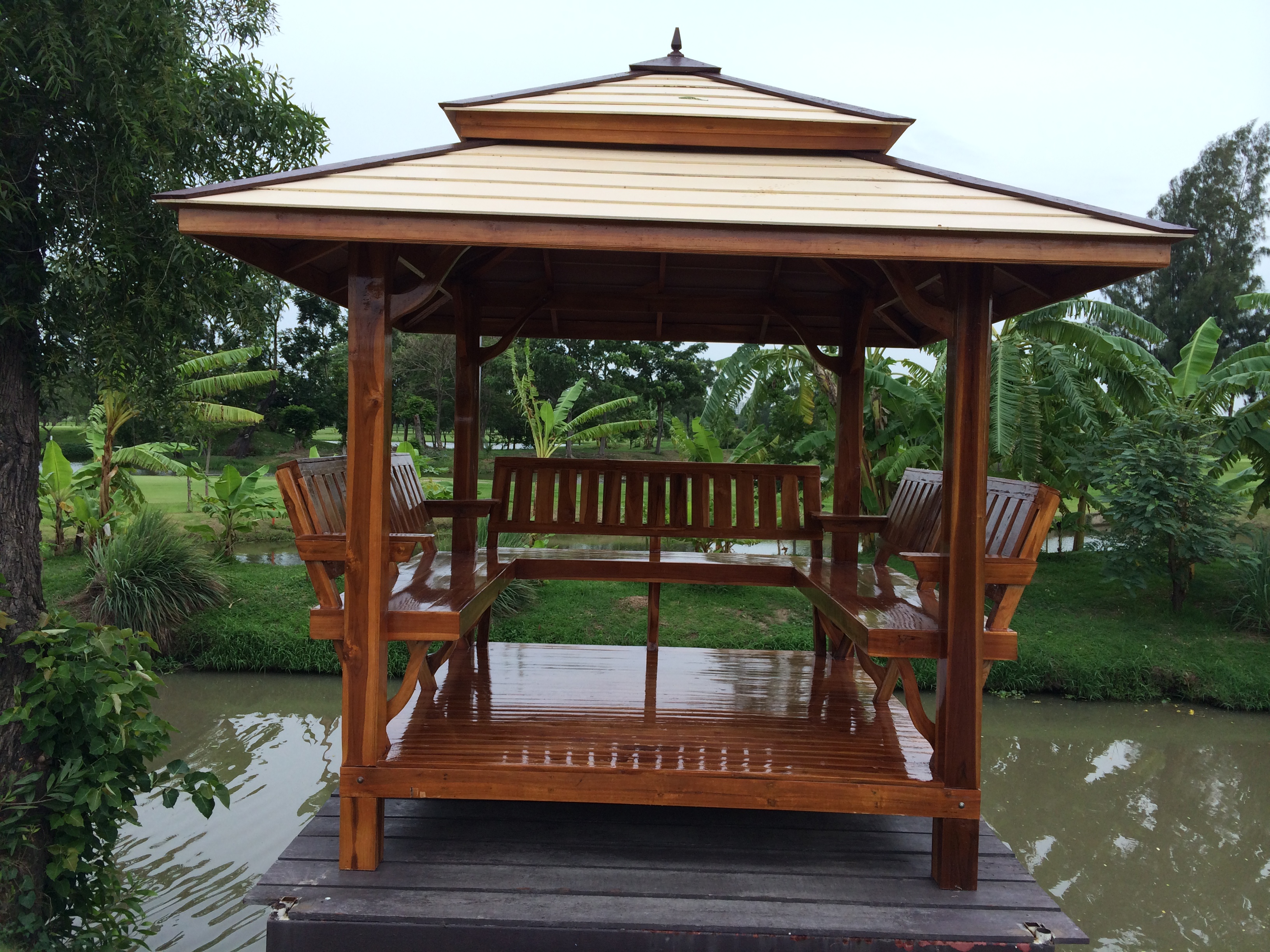 ส่งศาลาไม้สัก ที่สนามกอร์ฟกองทับบก รามอินทรา 5 หลังครับ