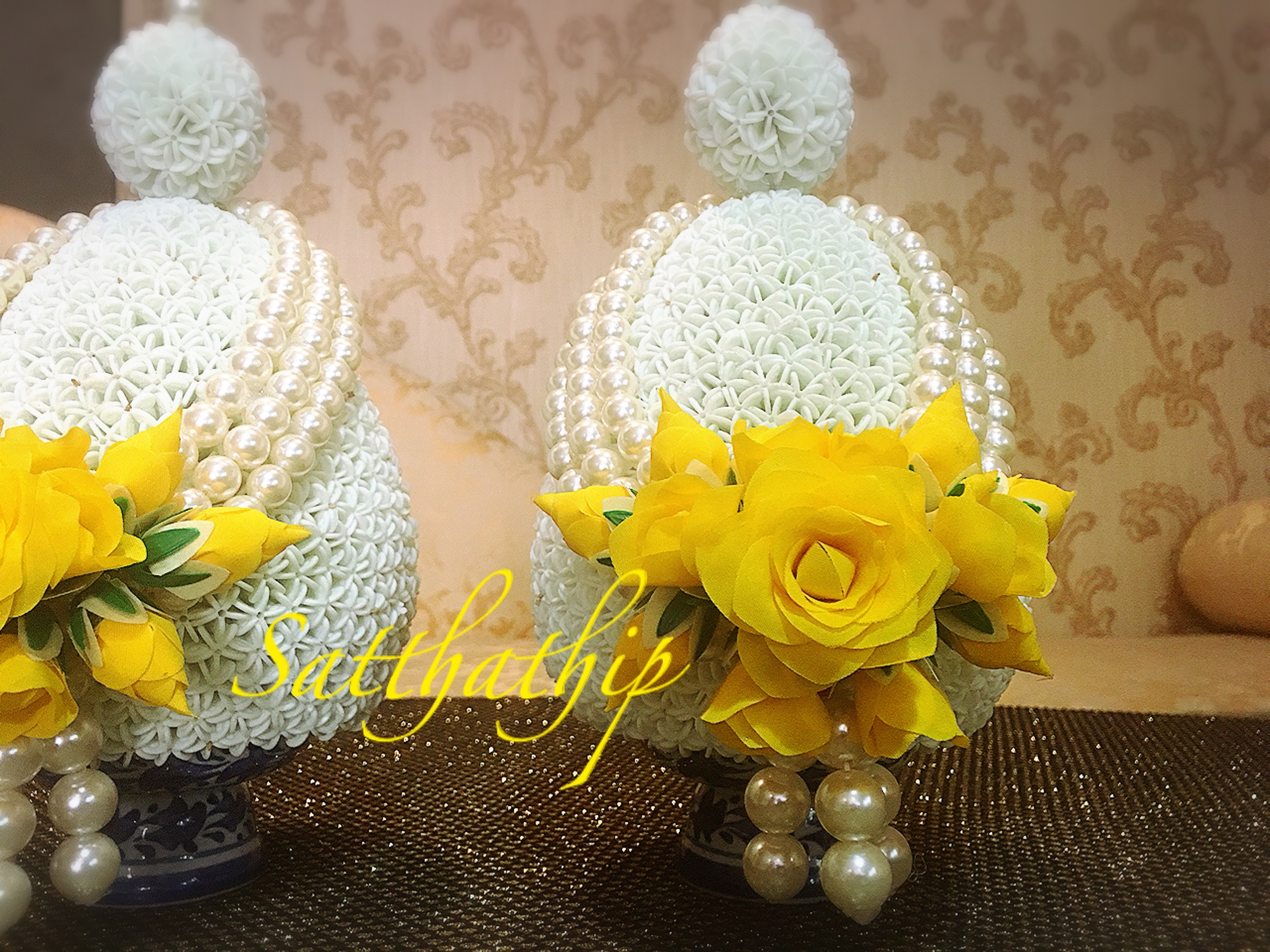 พานพุ่ม - พานพุ่มสักการะ - พานพุ่มดอกรัก - พานพุ่มดอกรักประดิษฐ์ (พลาสติก) - พานพุ่มสีขาว - Panpum