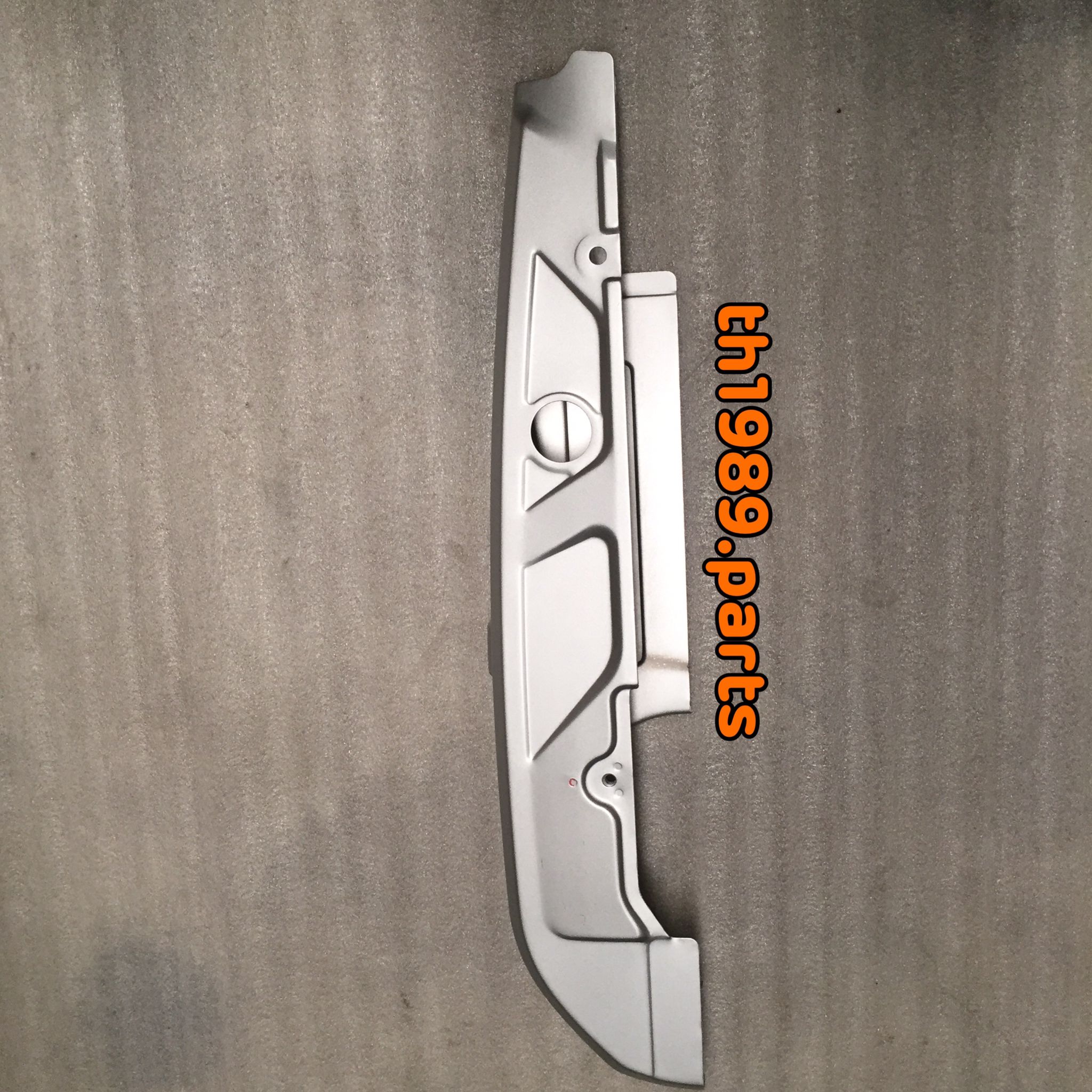 บังโซ่ตัวล่าง สำหรับรุ่น Shogun 125 FL125S-F อะไหล่แท้ SUZUKI 61320-16H01-13L