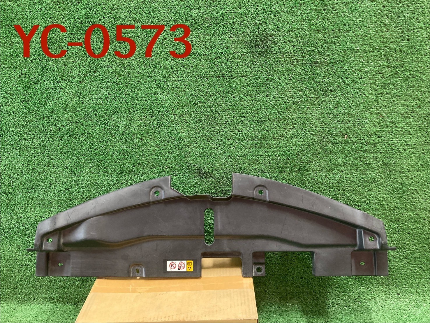 พลาสติกครอบกลอนล๊อคฝากระโปรงหน้า Toyota Yaris/Vios 2013-2020 แท้มือสอง