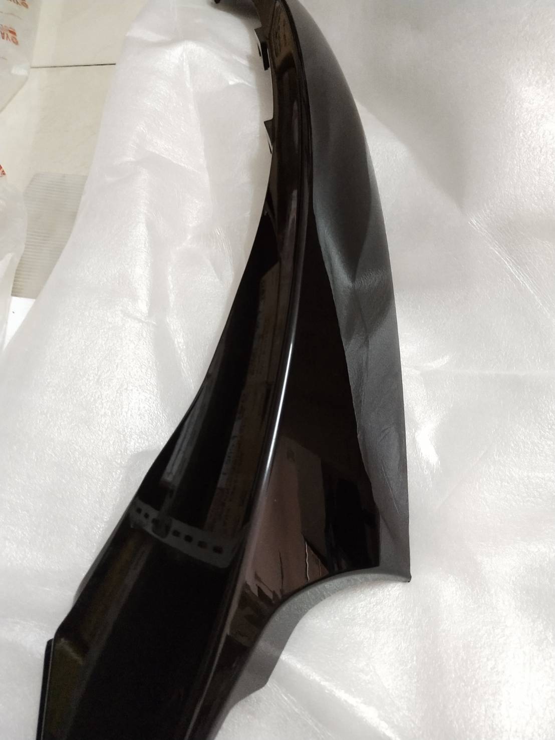 ฝาคอนโซลข้างขวาสีดำเงา FINO125 (ขวาR) อะไหล่แท้ YAMAHA BB9-F837D-00-P1