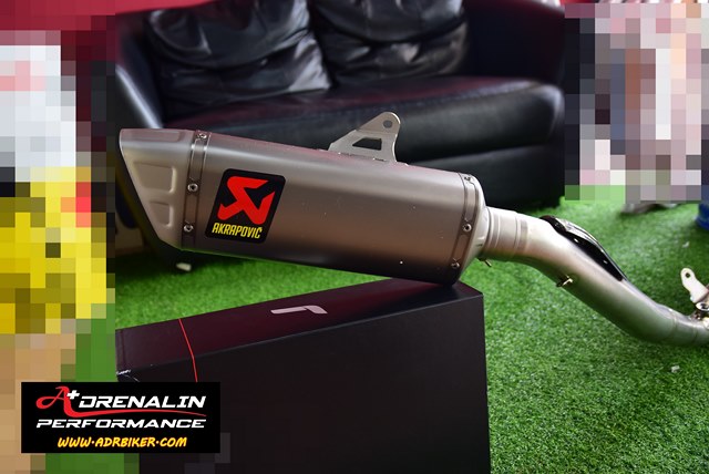ท่อ Akrapovic Full Evo titanium สำหรับ CBR1000 2017ขึ้นไป (For Exhibition only)