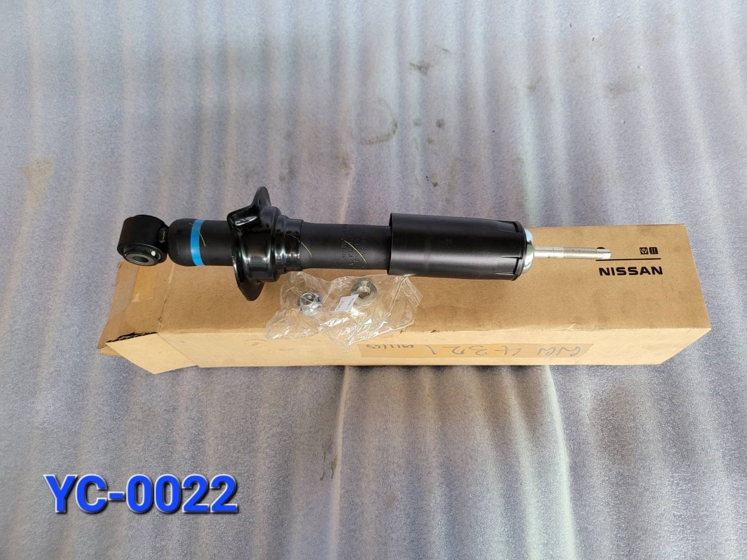 โช๊คหน้า R Nissan Navara CAB CALBER 2.5 2010 (แท้ห้าง)