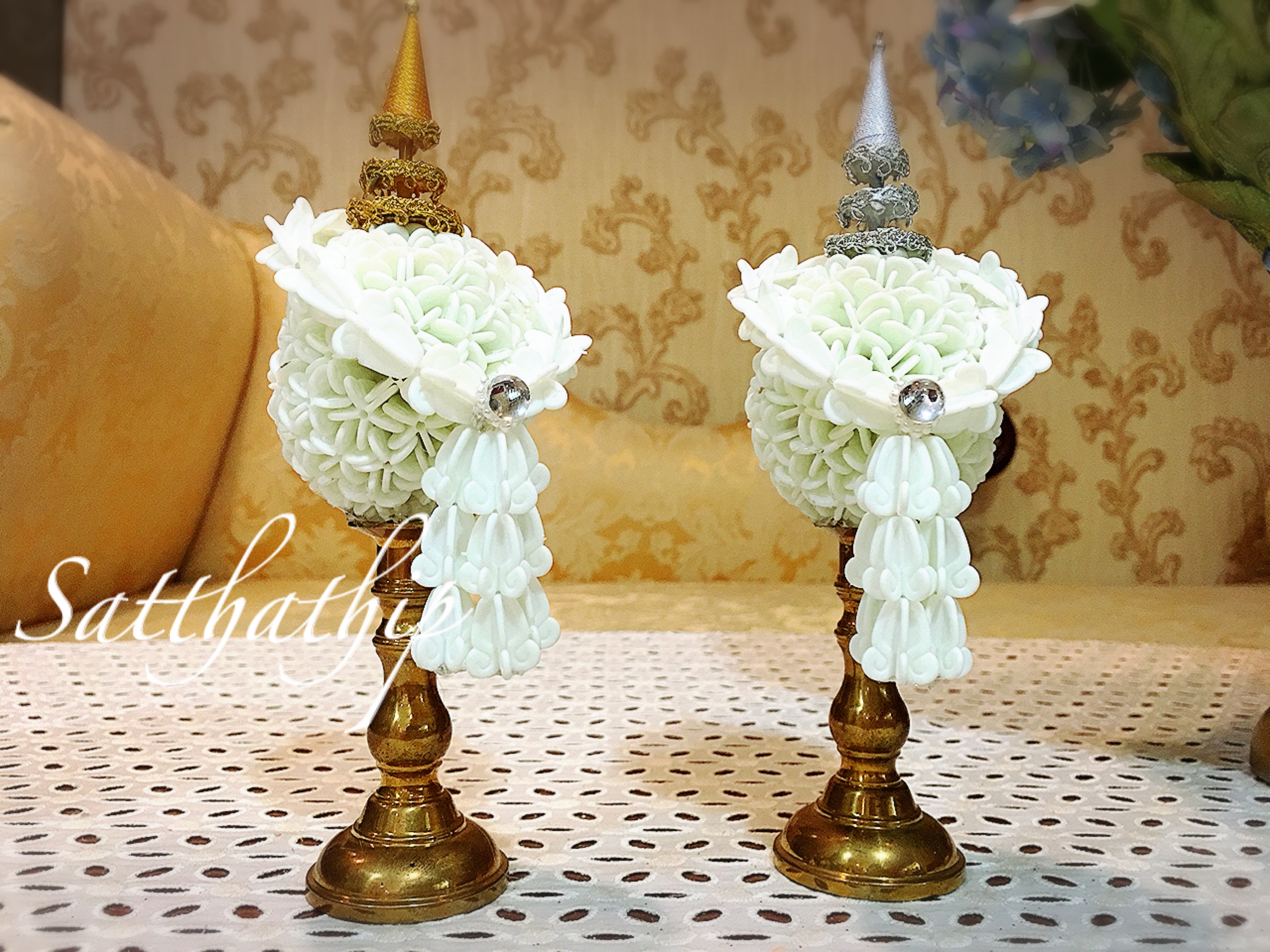 พานพุ่ม - พานพุ่มสักการะ - พานพุ่มดอกรัก - พานพุ่มดอกรักประดิษฐ์ (พลาสติก) - พานพุ่มสีขาว - Panpum