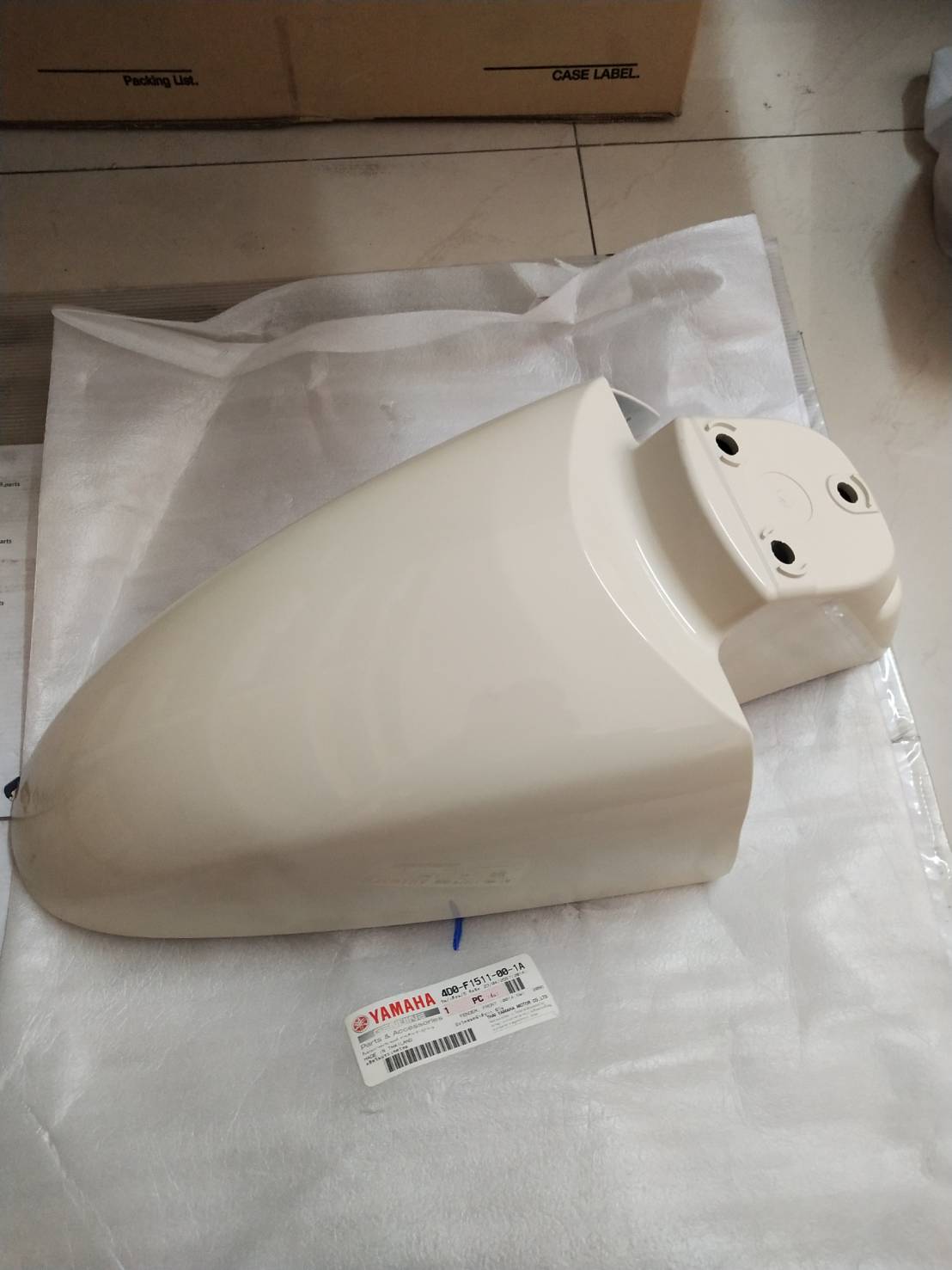 บังโคลนหน้าสีขาว (001A,NW) สีขาว NEW WHITE ฟีโน่ คาร์บูเกจ์แยก FINO FASHION 2011 อะไหล่แท้ YAMAHA 4D0-F1511-00-1A