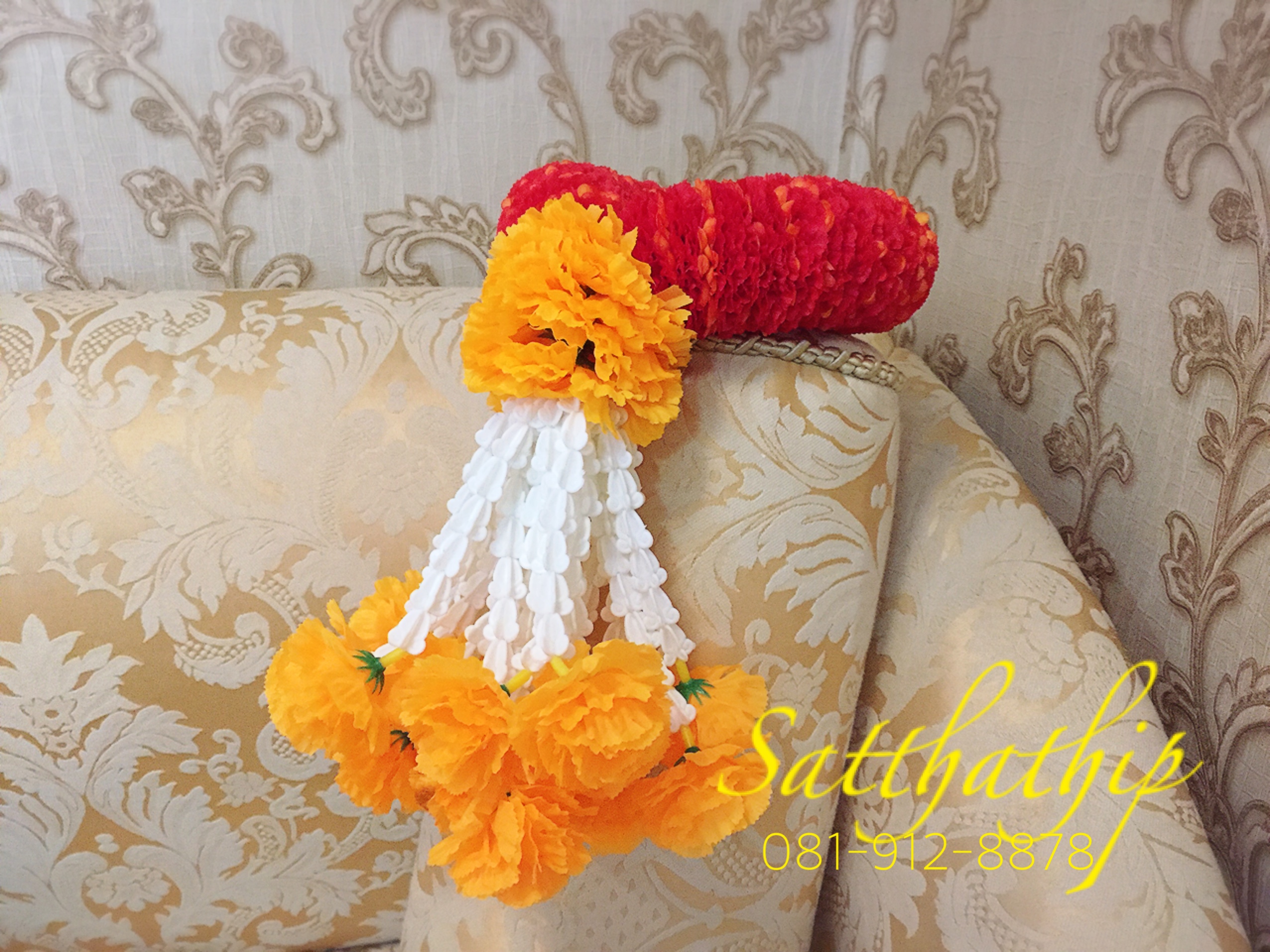 พวงมาลัยฮินดู/พวงมาลัยผ้า ดอกมัม (ร้อยด้วยกลีบ) สีแดง,เหลือง - Fabric garland