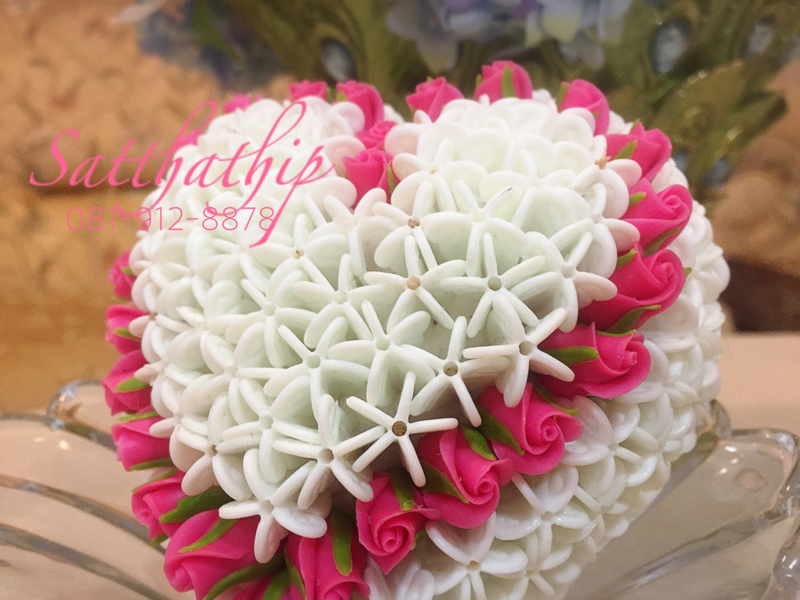 หัวใจดอกรักประดิษฐ์ (ปักดอกกุหลาบ ประดิษฐ์จากดิน)/ พานรับน้ำสังข์รูปหัวใจ/ พานรองแหวนหมั้น – ของชำร่วยงานแต่งงาน - Wedding souvenirs