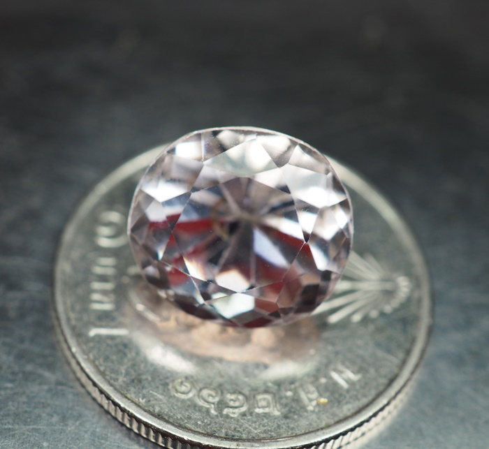 คุนไซต์สีขาว (Kunzite) 6.20 กะรัต