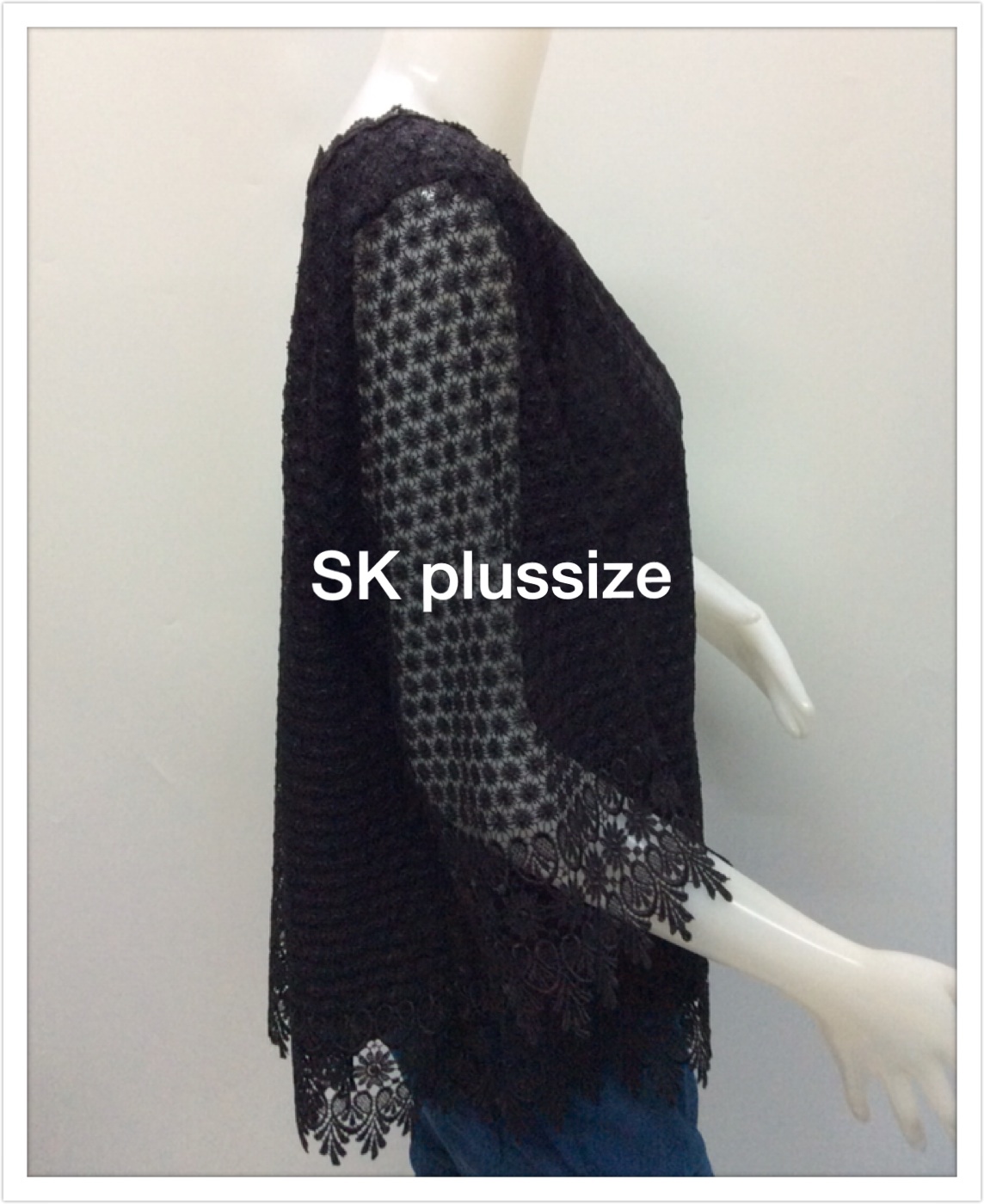 เสื้อลูกไม้ดิ้นสวิส ลายดอกพิกุล สีดำ รอบอก 50 นิ้ว
