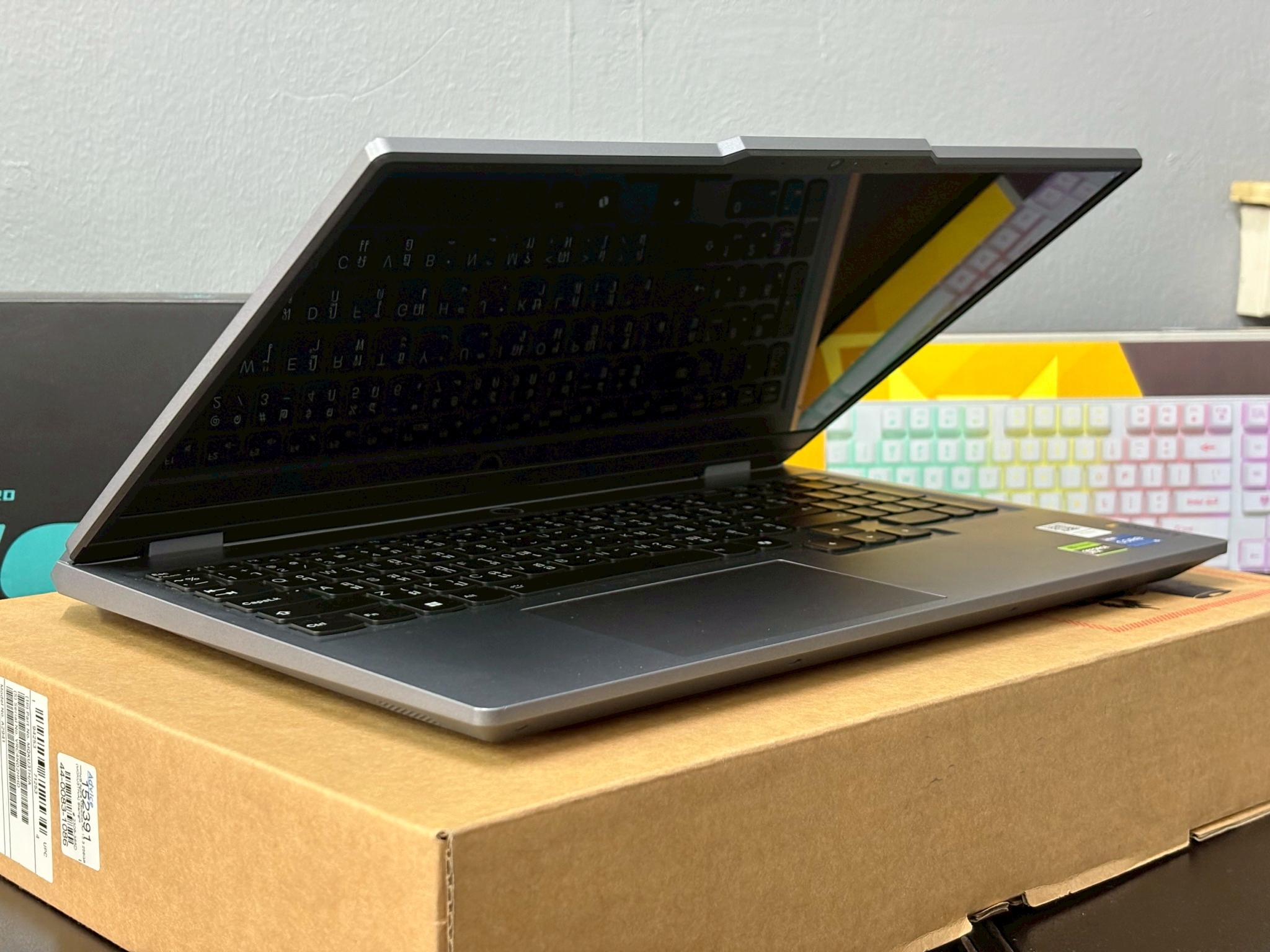 Lenovo LOQ 15IAX9 83GS001GTA Luna Grey