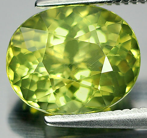 อาพาไทร์ (Green Apatite) 2.70 กะรัตสีเขียว VSI