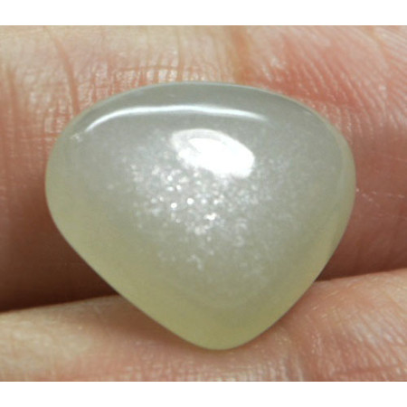 มูนสโตน (Moon Stone) 4.25 กะรัตสีครีม