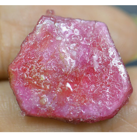 พลอยก้อนทับทิม (Ruby) 17.60 กะรัต