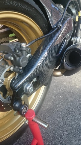 Carbon2Race ครอบสวิงอาร์มคาร์บอน สำหรับ CBR1000RR 17+
