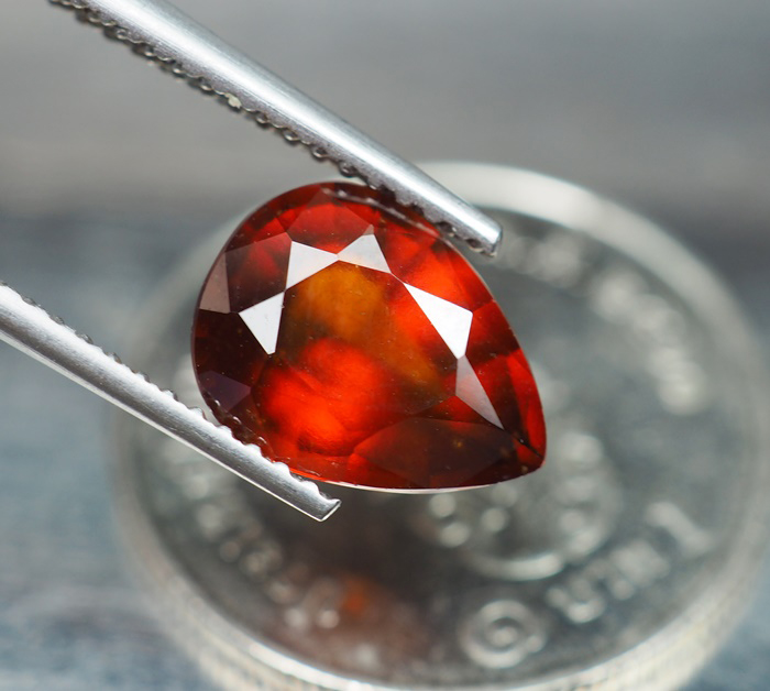 เฮสโซไนต์โกเมน (Hessonite) 2.45 กะรัตสีแดงส้ม