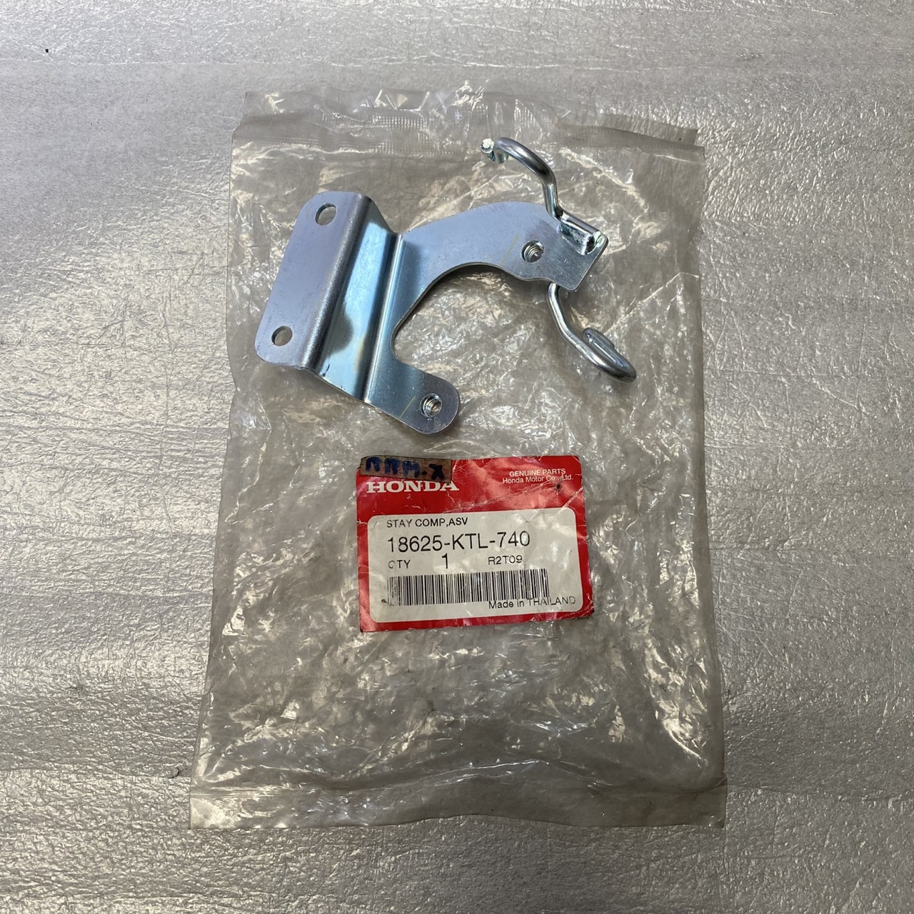 18625-KTL-740 ขายึด WAVE100 2005 อะไหล่แท้ HONDA