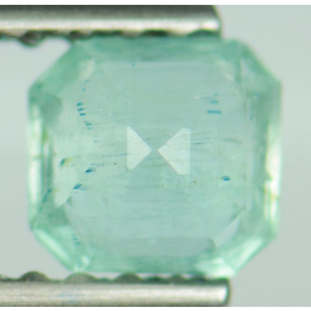 พลอยมรกตดิบ (Emerald) 0.40 กะรัต No oil