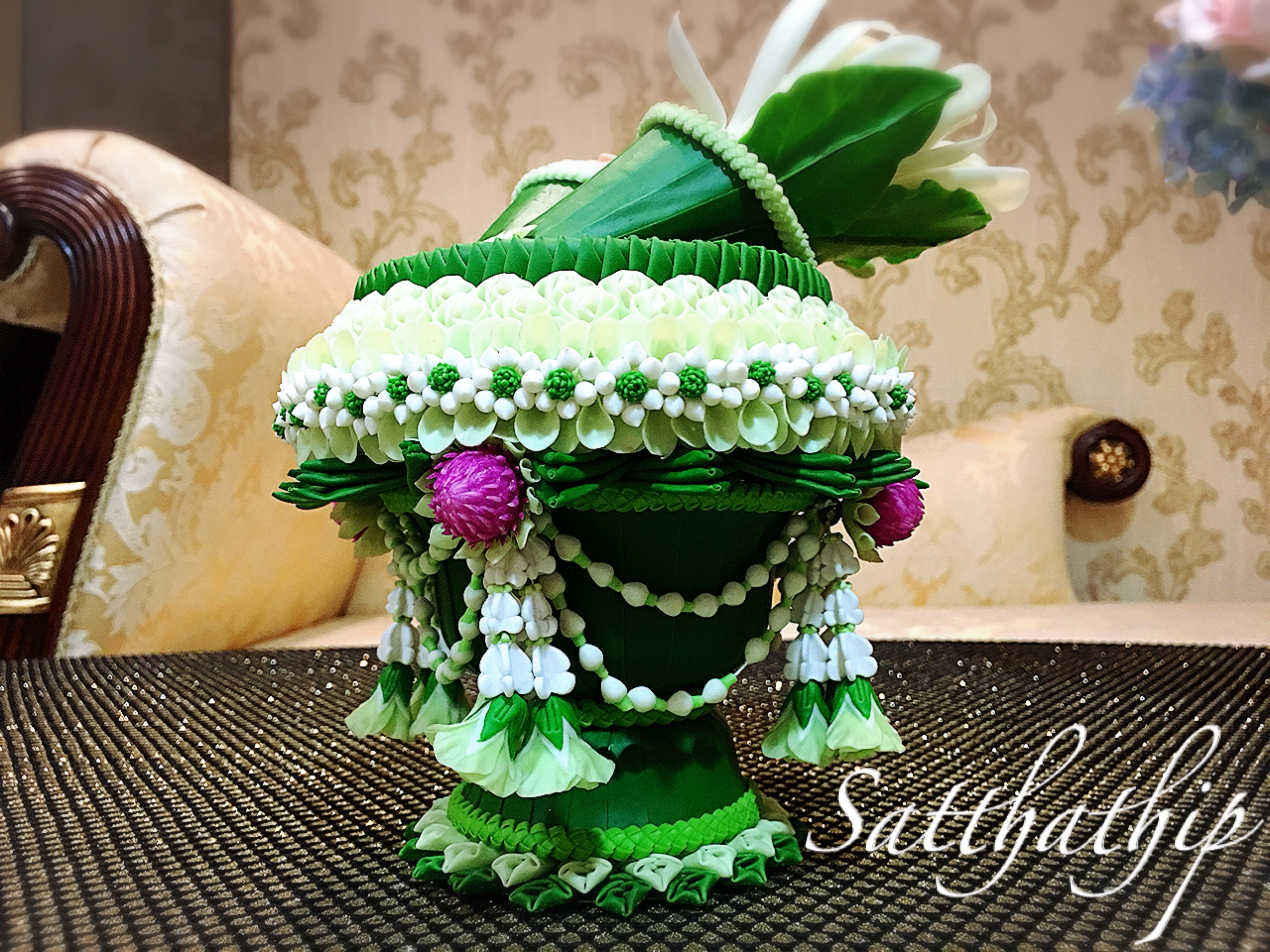 ชุดกรวยเชี่ยนหมากพลู บุหรี่ ดอกไม้ บนพาน ประดิษฐ์จากดิน - Betel