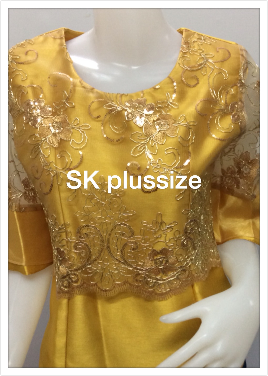 เสื้อผ้าไหม แต่งผ้าเลื่อม สีเหลืองทอง รอบอก 36 นิ้ว