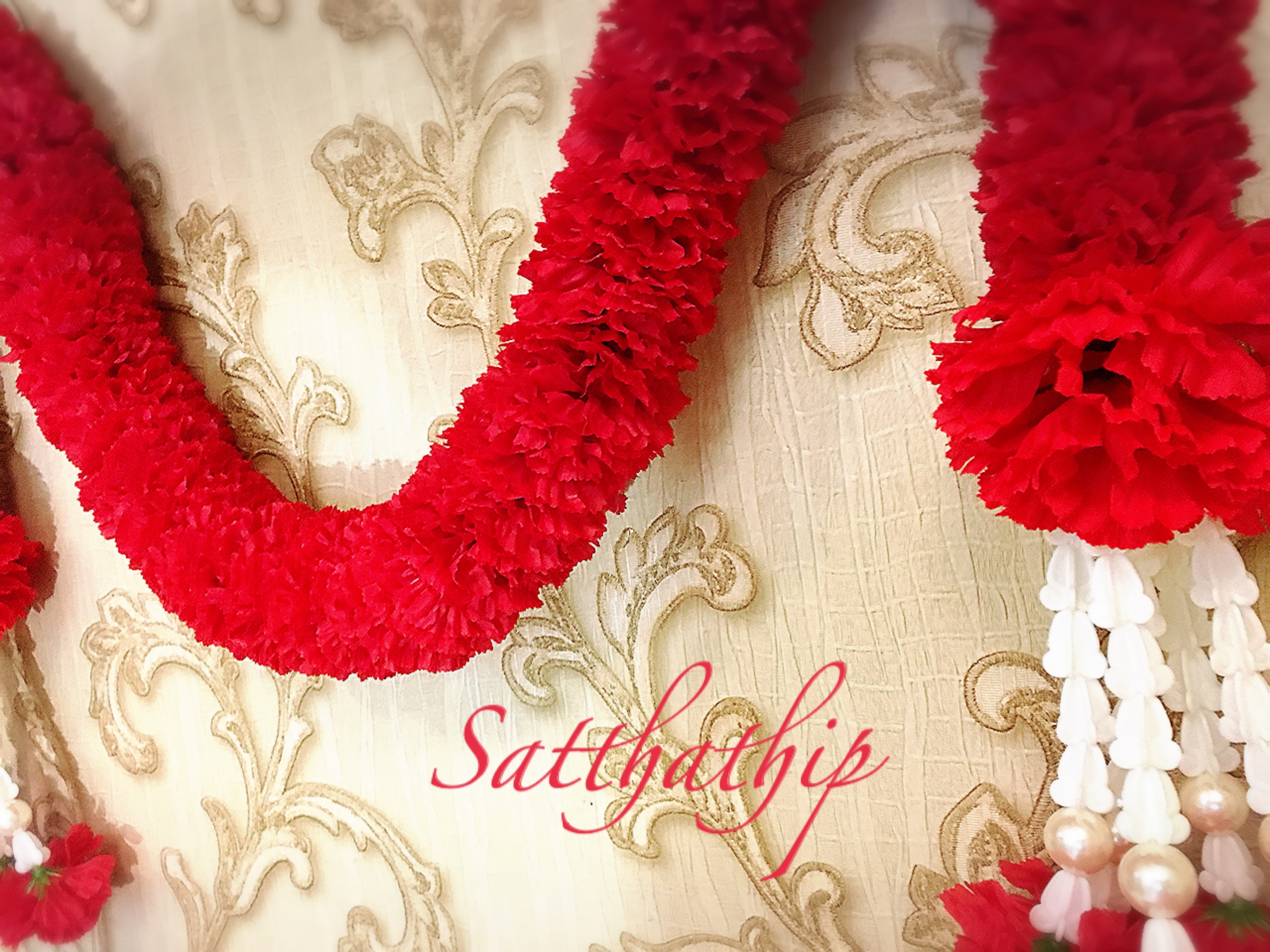 พวงมาลัยผ้าสองชาย [แบบตัดก้านดอกร้อยแน่น 400 บาท/เมตร]