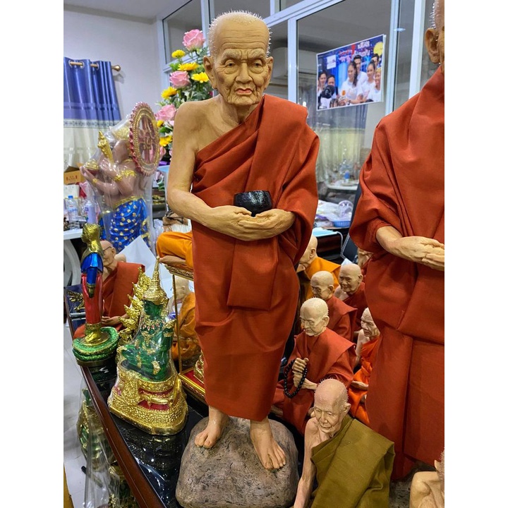 สมเด็จโต หลวงปู่ทวด หลวงปู่มั่น องค์ยืน สูง 22 นิ้ว