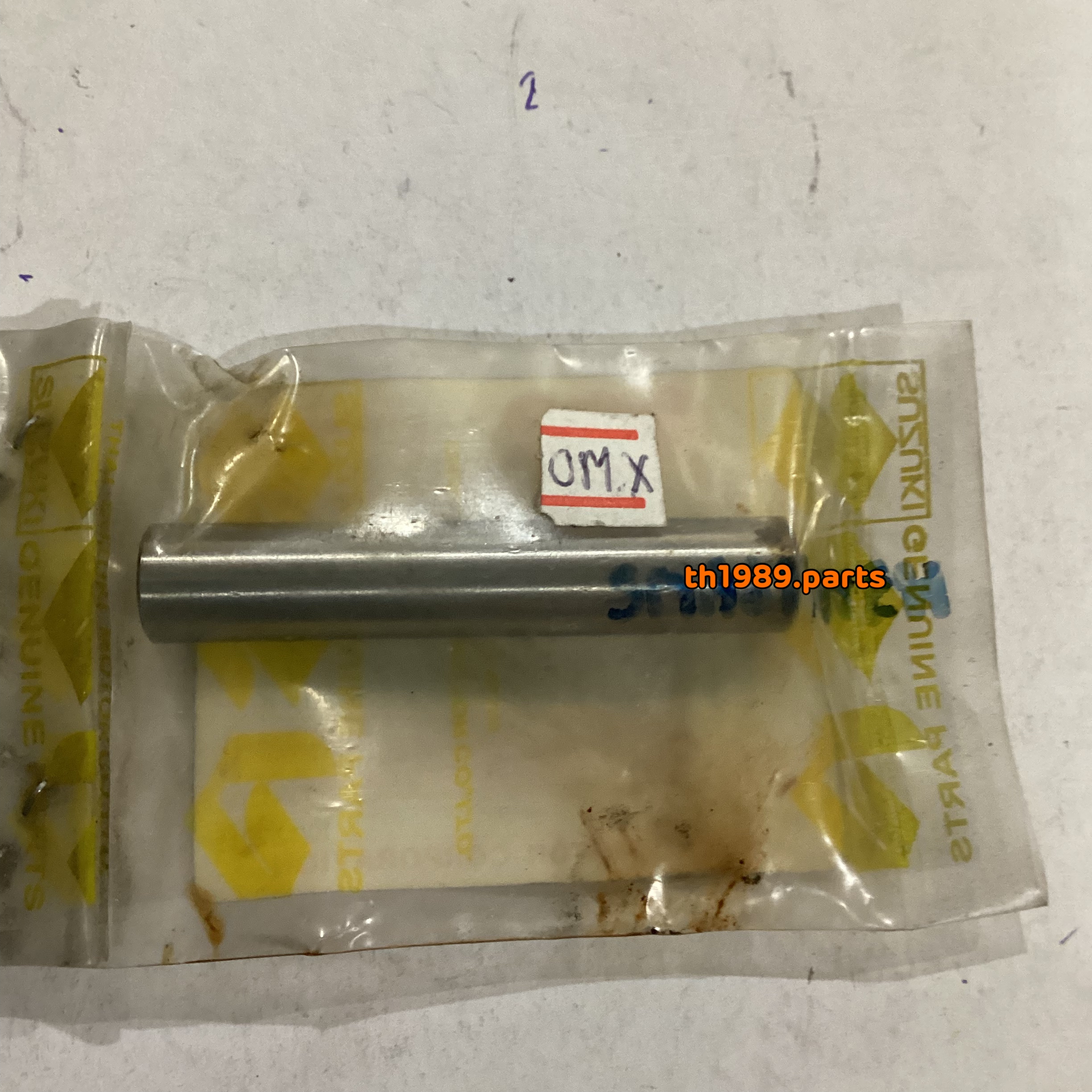 แกนกระเดื่องวาล์วไอเสีย สำหรับรุ่น SMASH อะไหล่แท้ SUZUKI 12871-45H00-000