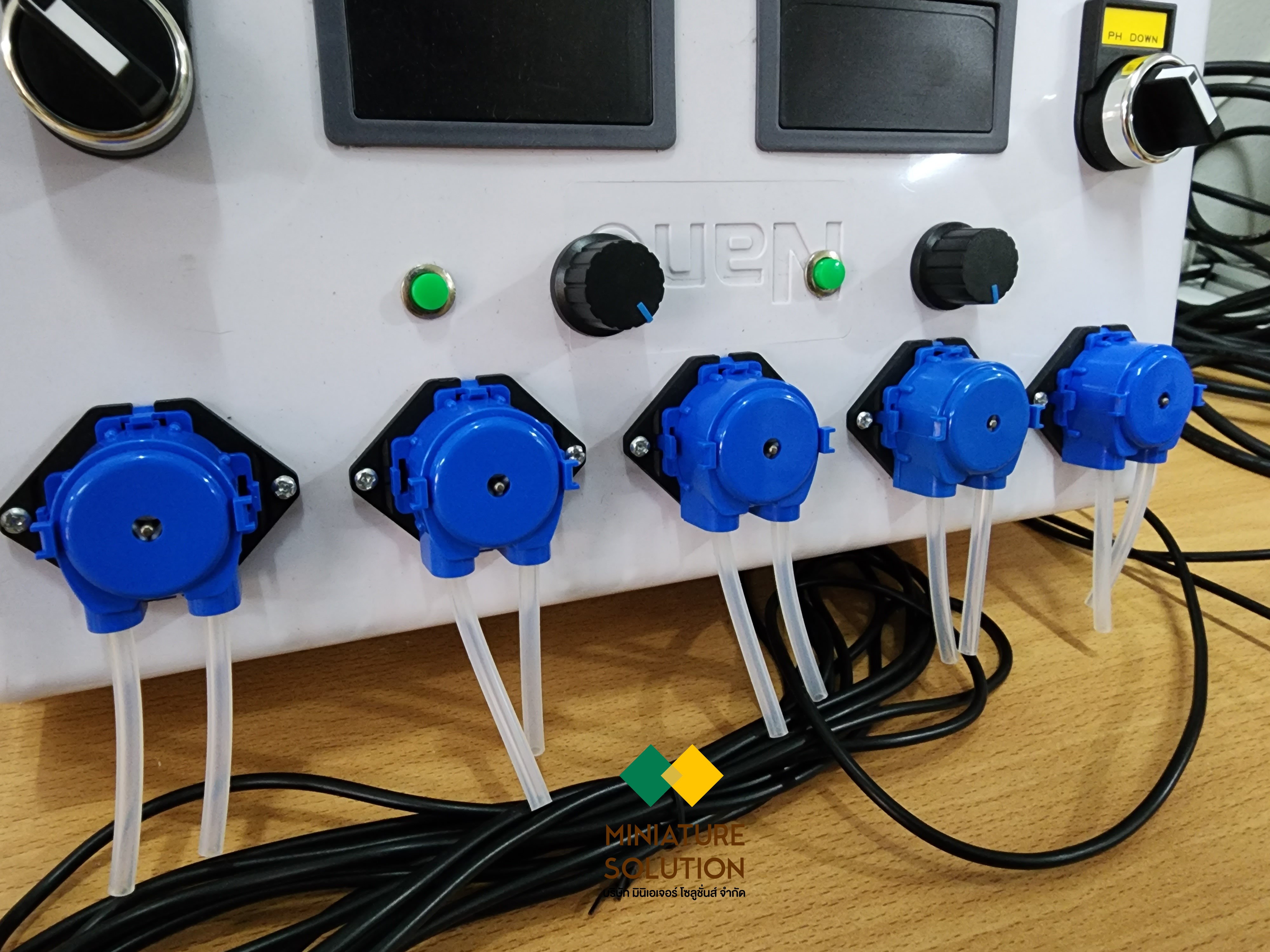 ตู้ระบบควบคุมปุ๋ยปรับค่าสารอาหาร EC ค่าเป็นกรดด่าง PH อัตโนมัติ โดยใช้ PLC Control