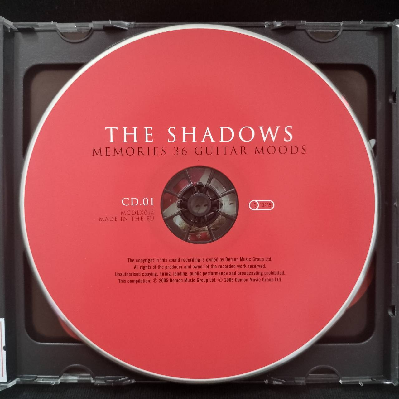 The Shadows – Memories 36 Guitar Moods / EU / 2CD / แผ่นสวย