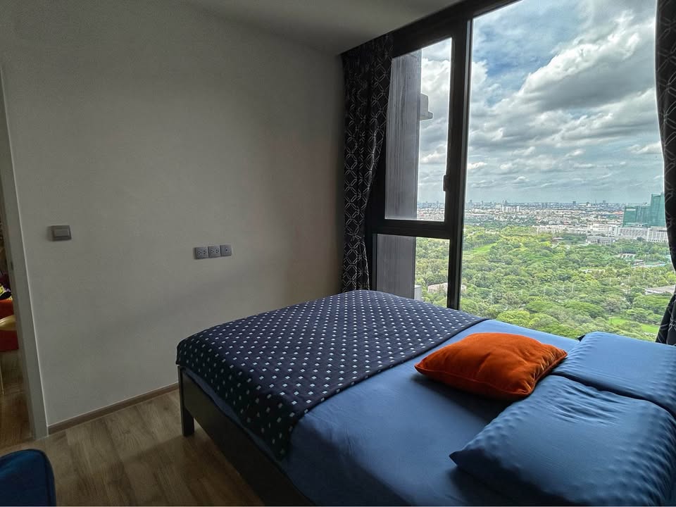 The Line Jatujak Mochit