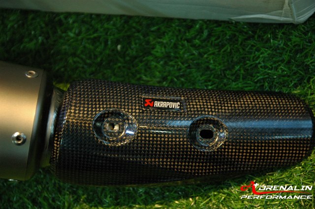 ท่อ Akrapovic Slip-On GP titanium สำหรับ GSX-R1000 2017+ (For Exhibition only)