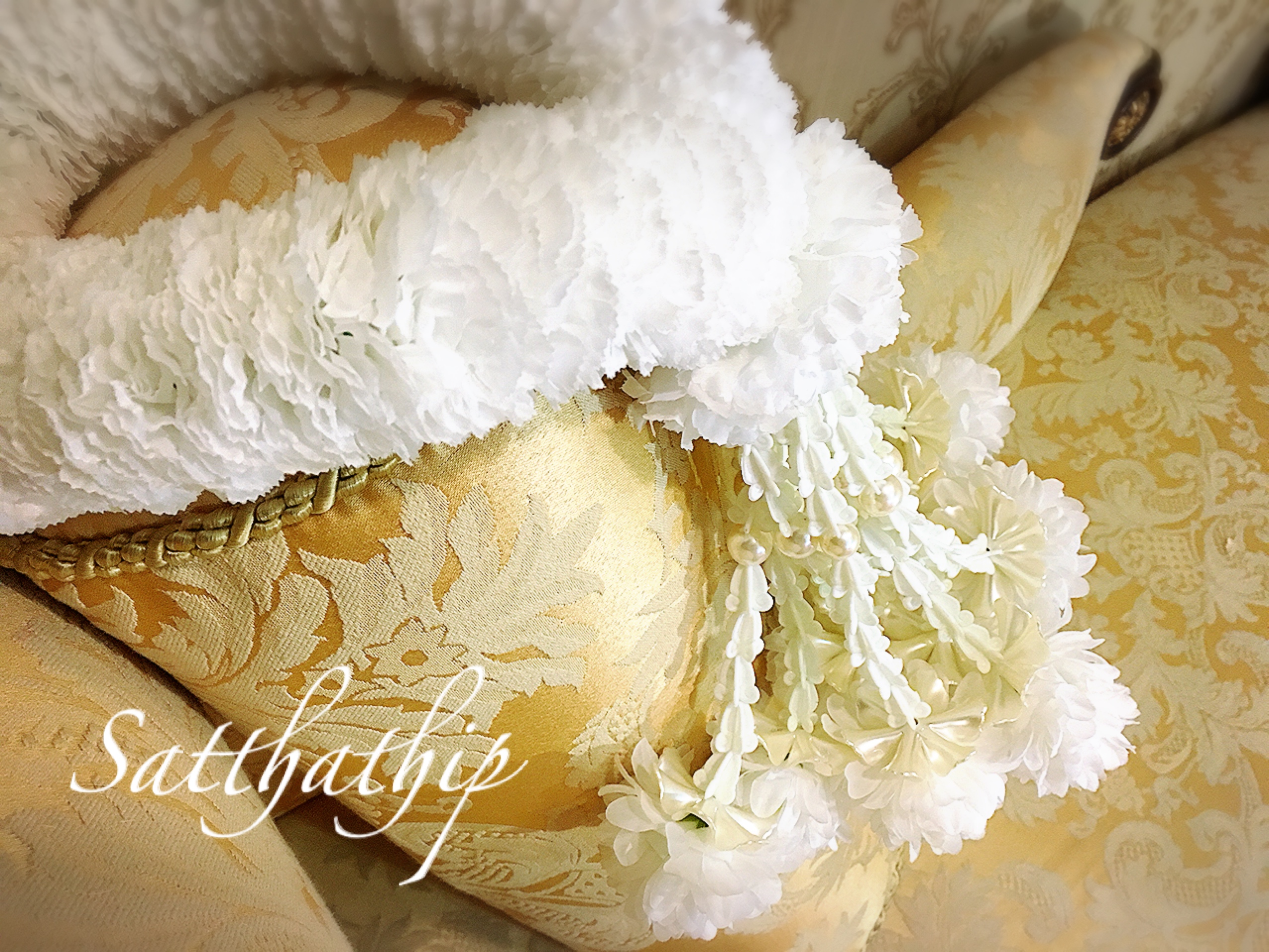 พวงมาลัยผ้า - พวงมาลัยดอกคาเนชั่น ประดิษฐ์ - พวงมาลัยถวายศาลพระภูมิ - Fabric garland