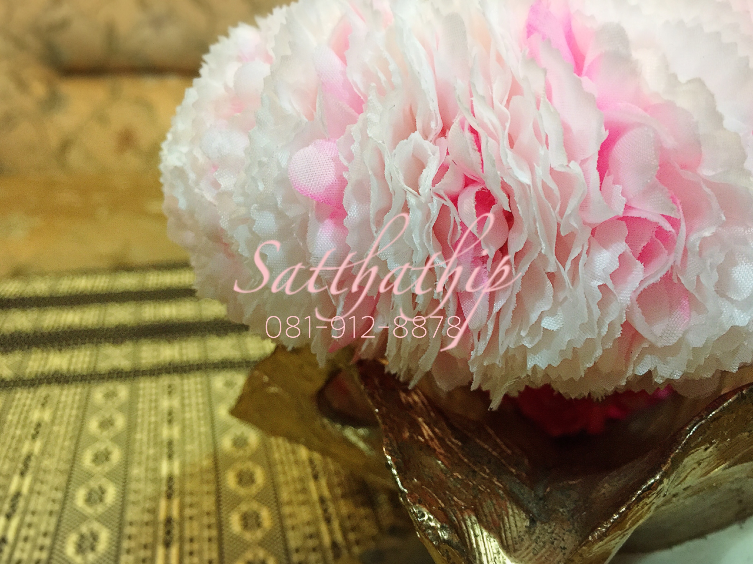 พวงมาลัยผ้า ดอกมัม สีขาวอมชมพู - พวงมาลัยผ้า - Fabric garland