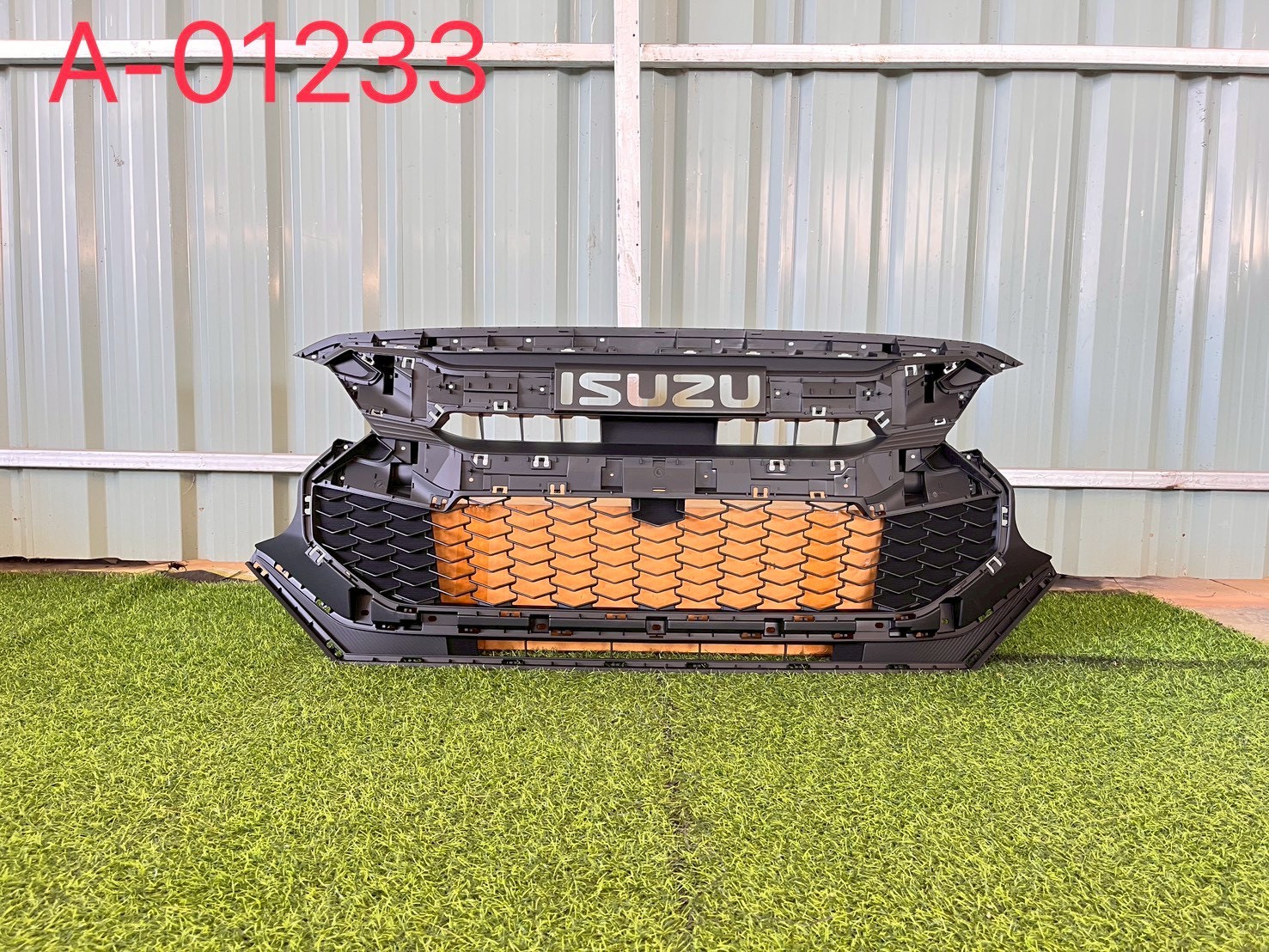 ซับในหน้ากระจัง Isuzu D-max 2024 ใหม่แท้